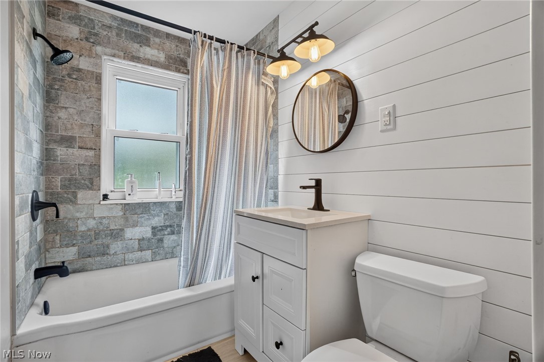 2239 Larchmont Drive Property Photo 15