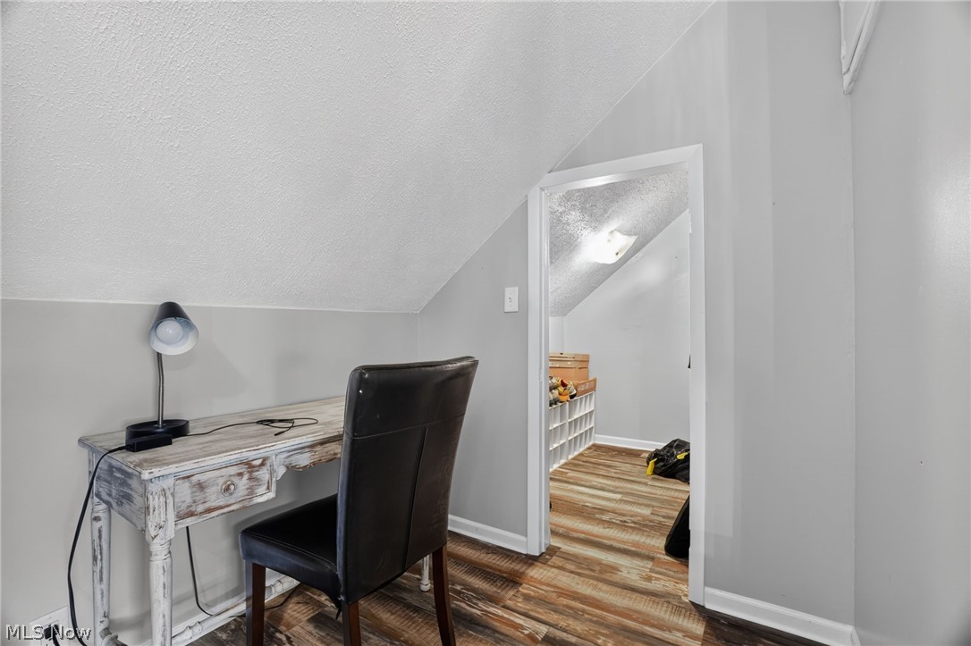 2239 Larchmont Drive Property Photo 24