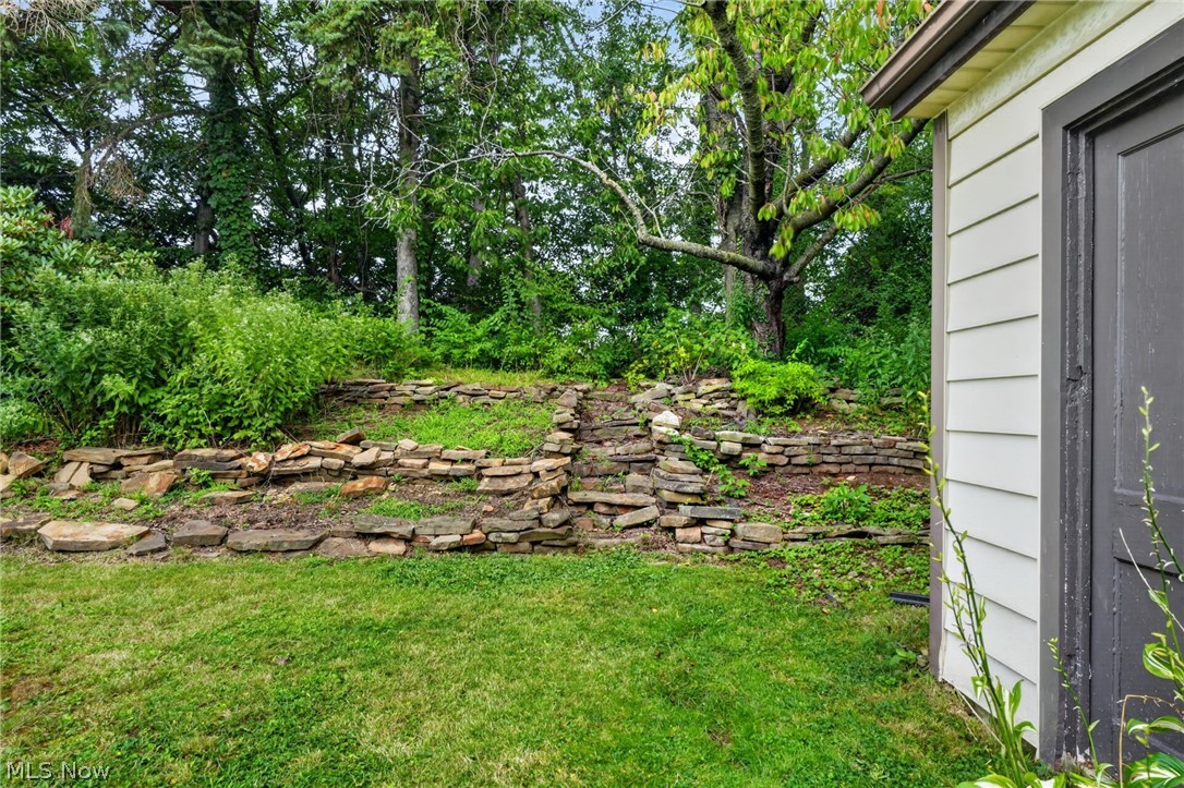 2239 Larchmont Drive Property Photo 33