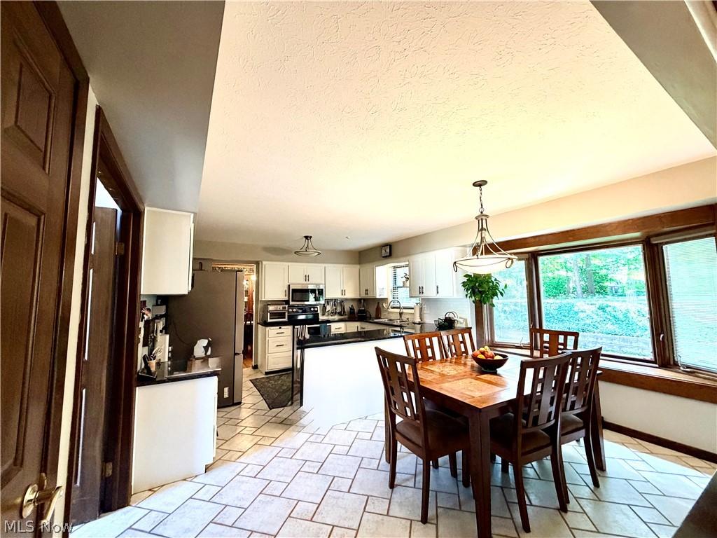 6672 Beverly May Drive Property Photo 5