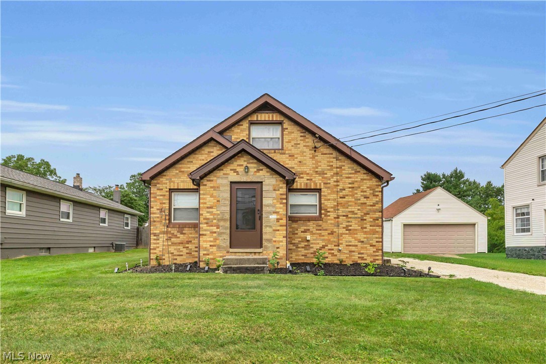 313 Woodside Avenue Ne Property Photo 1