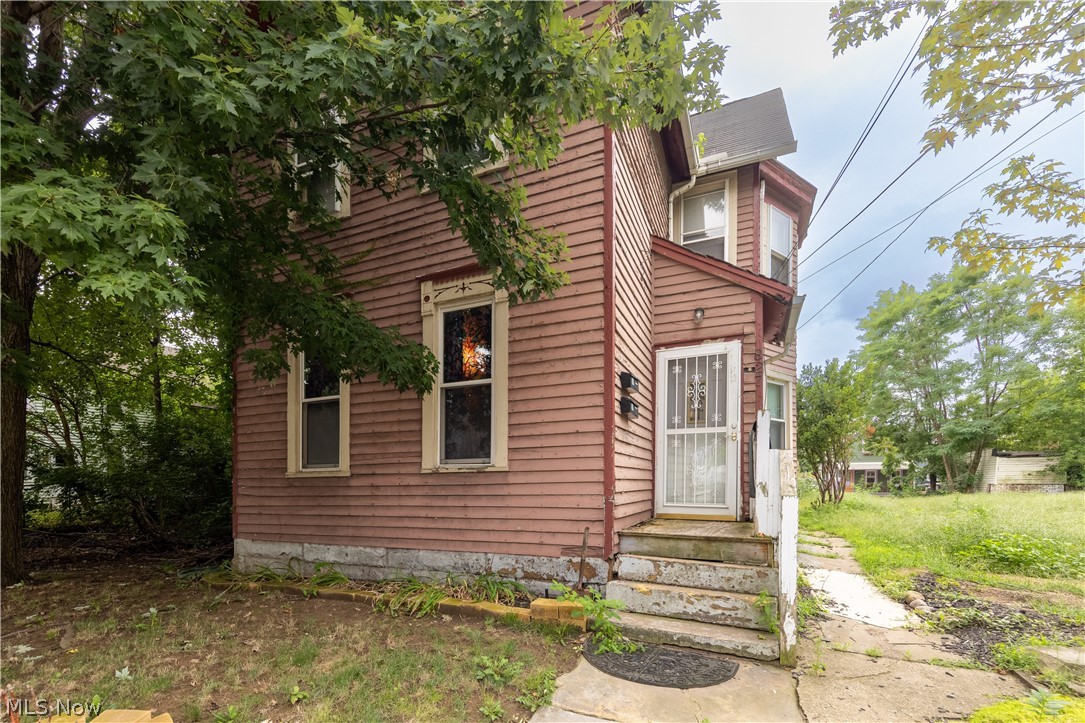 827 Starkweather Avenue Property Photo 1