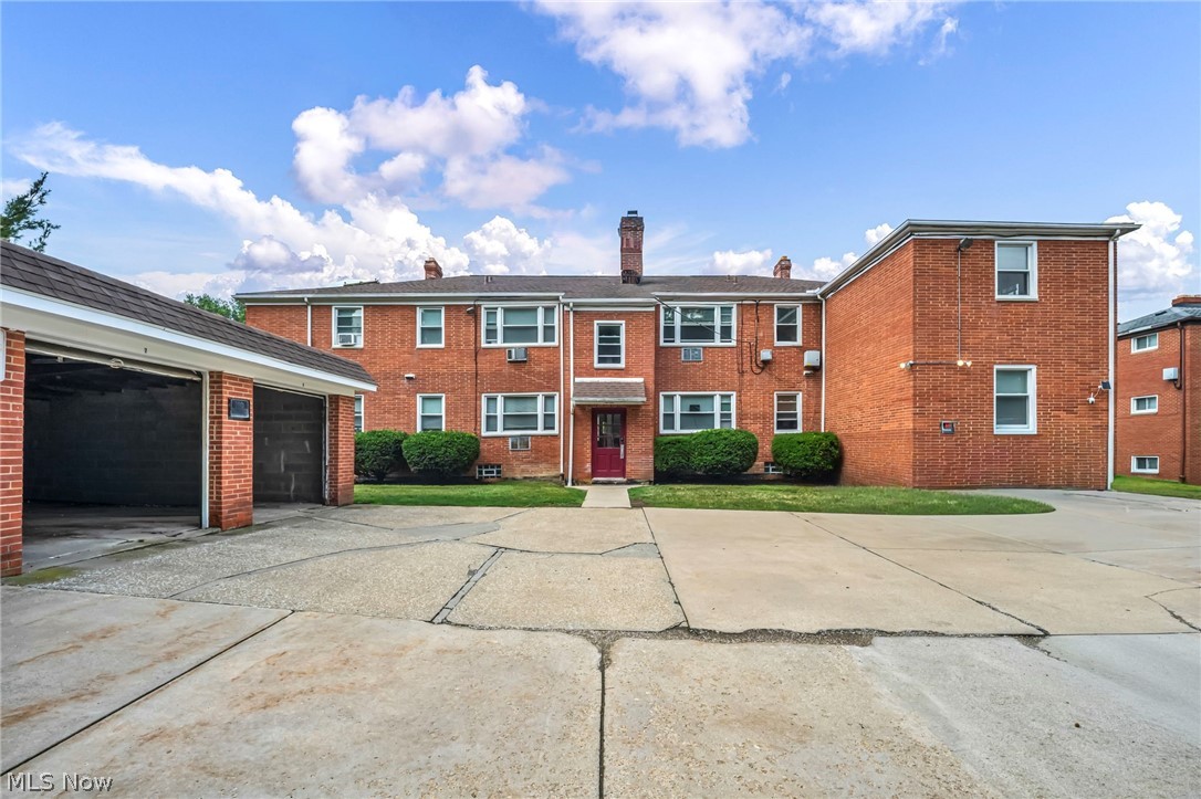 885 S Green Road Property Photo 3