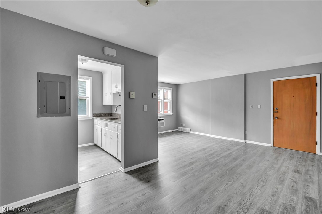 885 S Green Road Property Photo 8