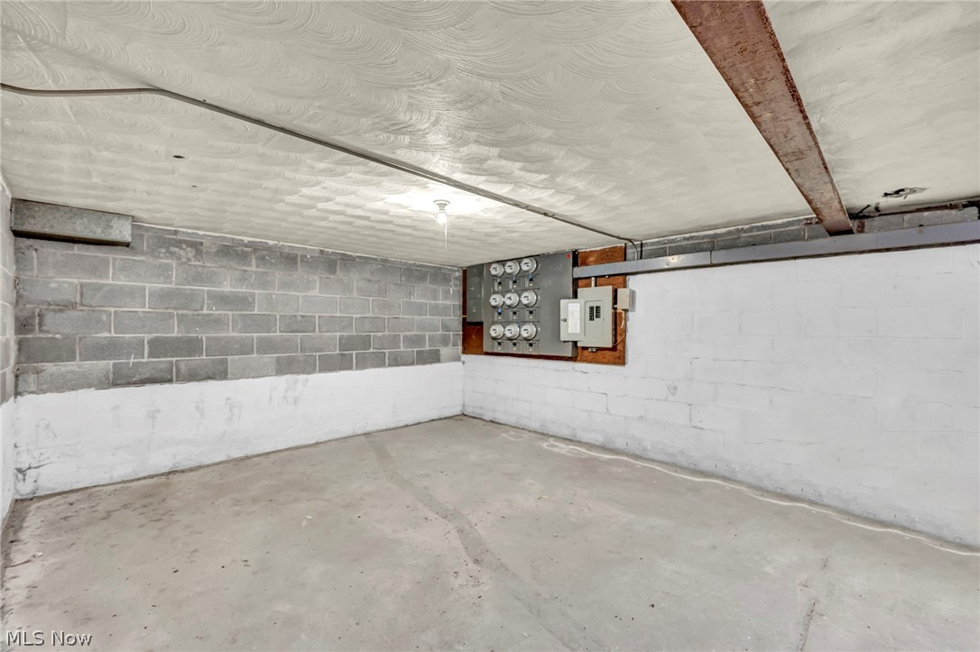 885 S Green Road Property Photo 15