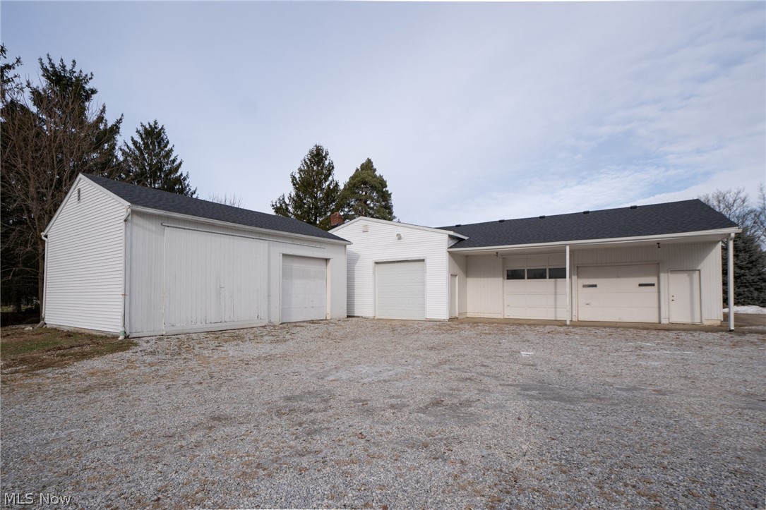 000 Mennonite Property Photo 3