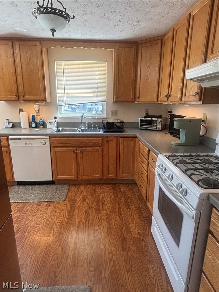 1302 Huntington Court Property Photo 2