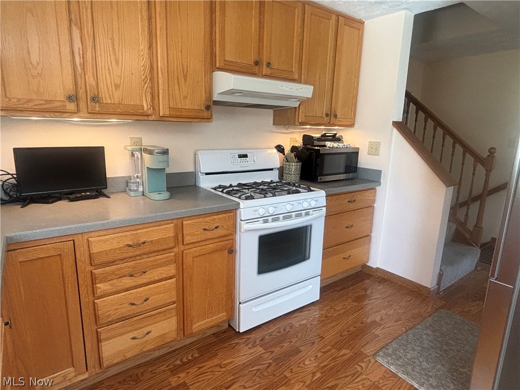 1302 Huntington Court Property Photo 3