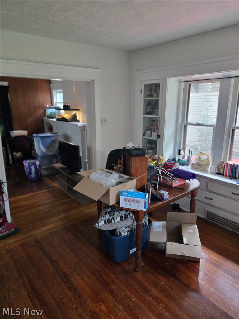 907 Delia Avenue Property Photo 4