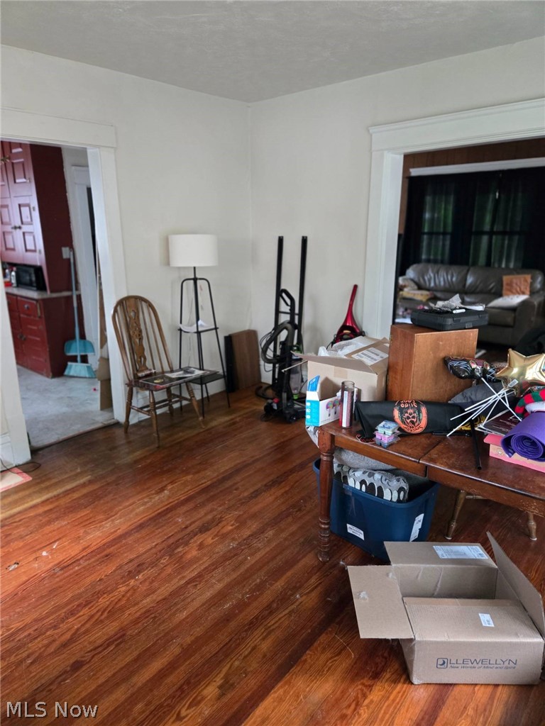 907 Delia Avenue Property Photo 5
