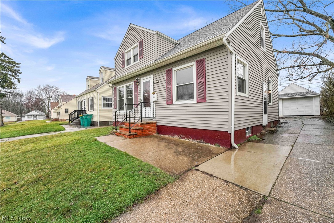 18721 Fairway Avenue Property Photo 6