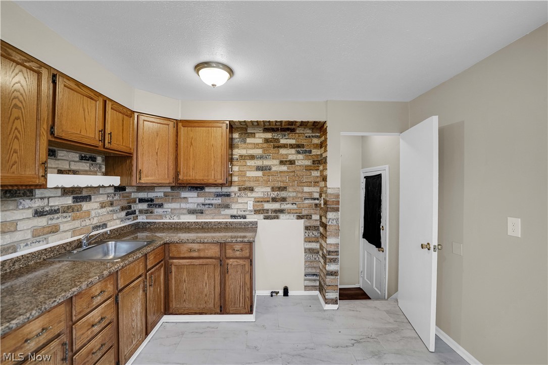 18721 Fairway Avenue Property Photo 8