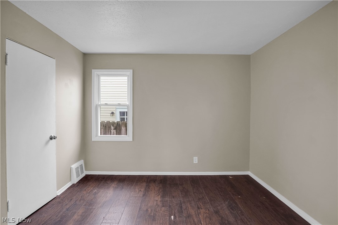 18721 Fairway Avenue Property Photo 9