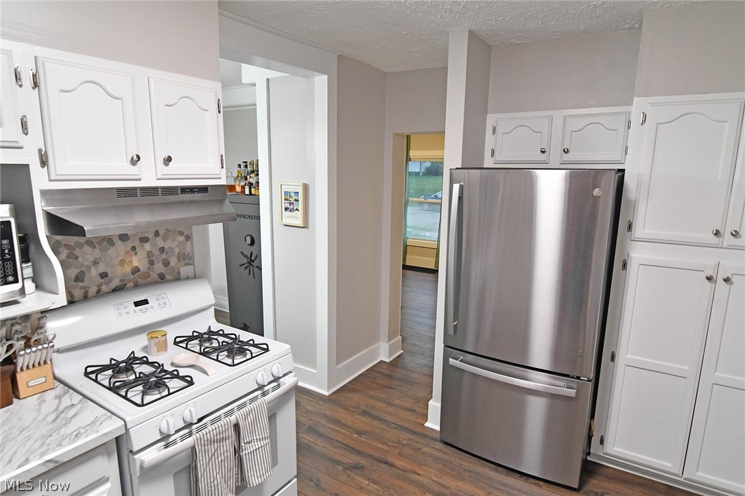 8 Greenbriar Avenue Property Photo 7