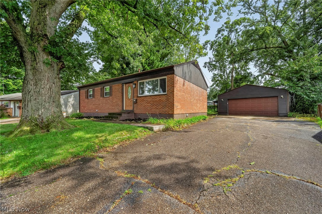 2514 Regentview Street Ne Property Photo 2