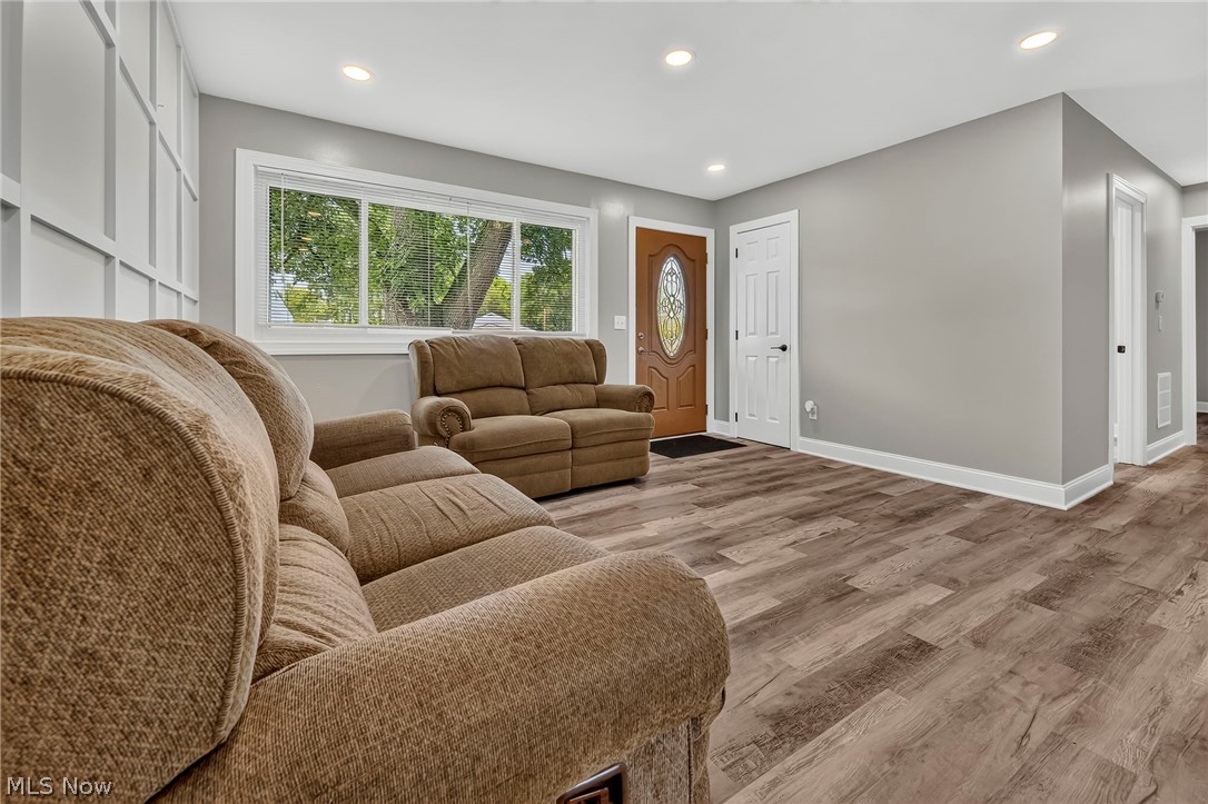 2514 Regentview Street Ne Property Photo 8