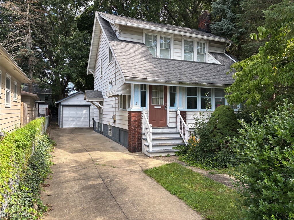 609 E Glenwood Avenue Property Photo 1