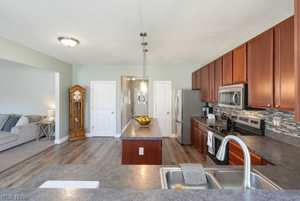 882 Queens Gate Way Property Photo 12