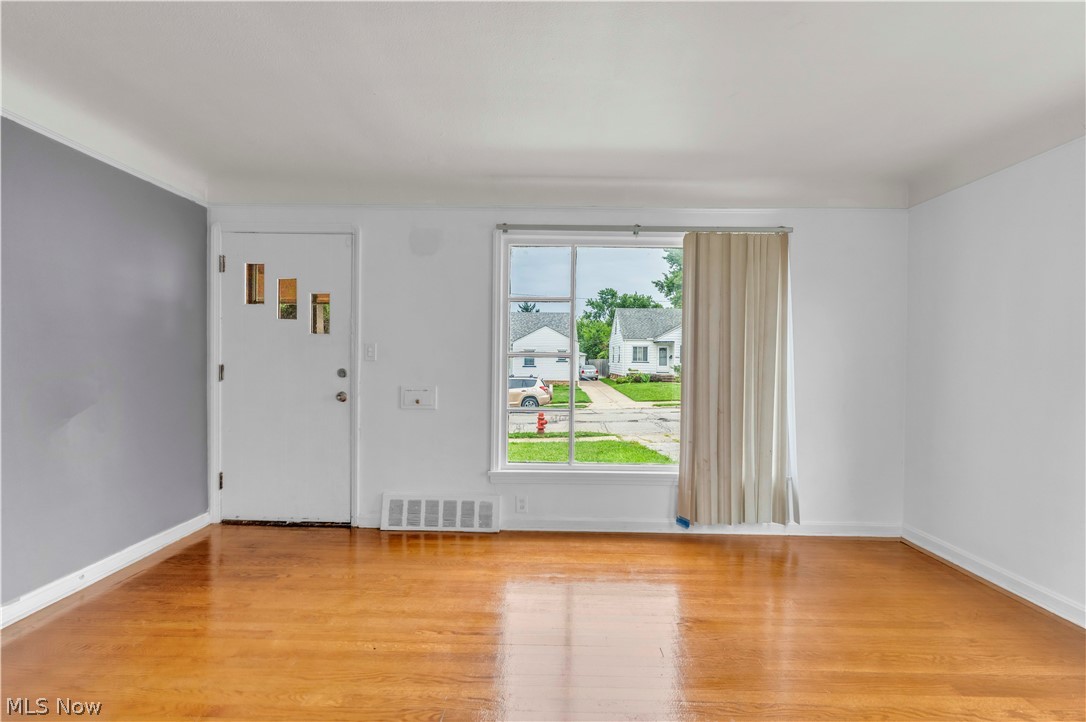 15901 Edgewood Avenue Property Photo 2