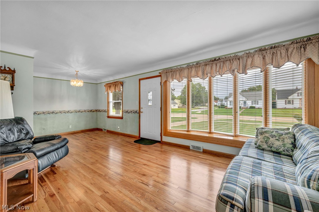 710 Bayridge Boulevard Property Photo 4
