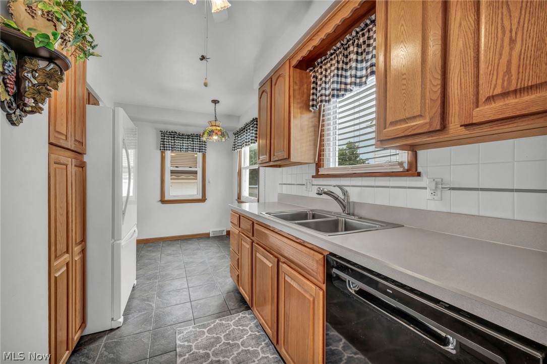 710 Bayridge Boulevard Property Photo 9