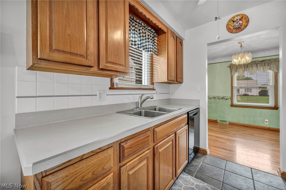 710 Bayridge Boulevard Property Photo 11