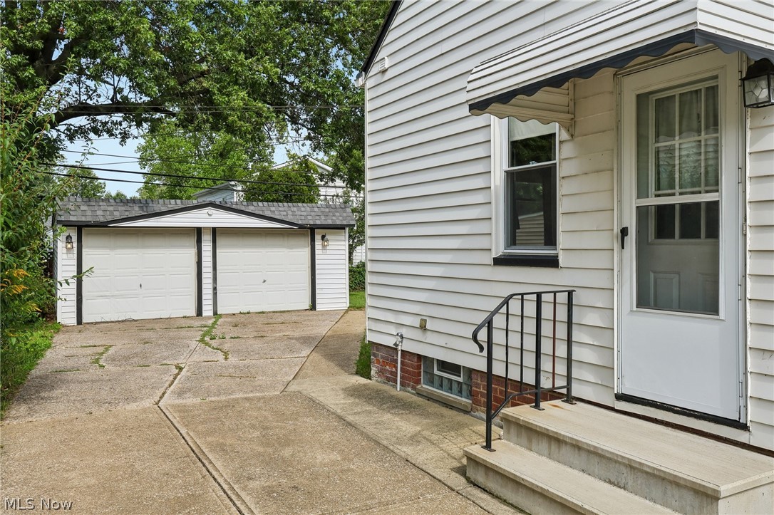 439 E 330th Street Property Photo 44