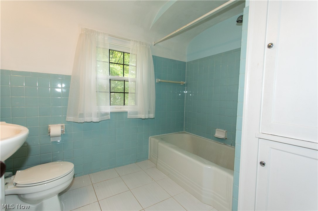 655 E Liberty Street Property Photo 7