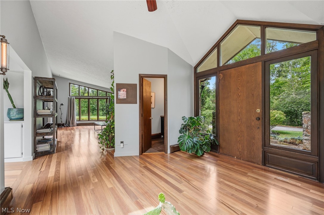8995 Knotty Pine Lane Property Photo 4