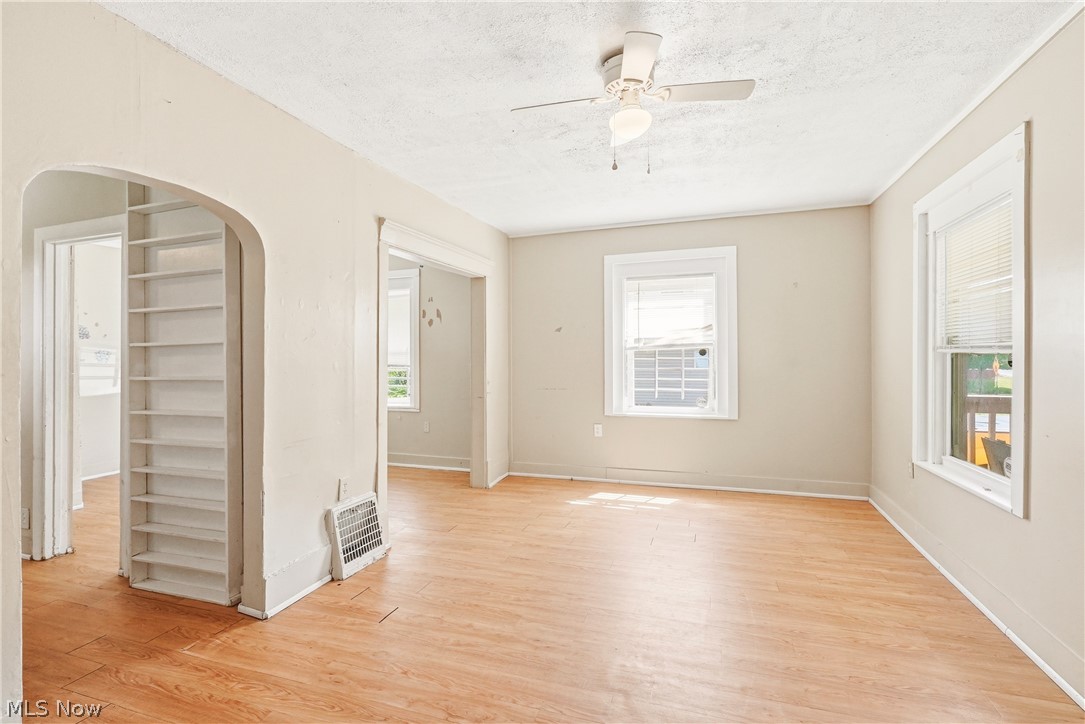 285 Sumner Court Property Photo 4