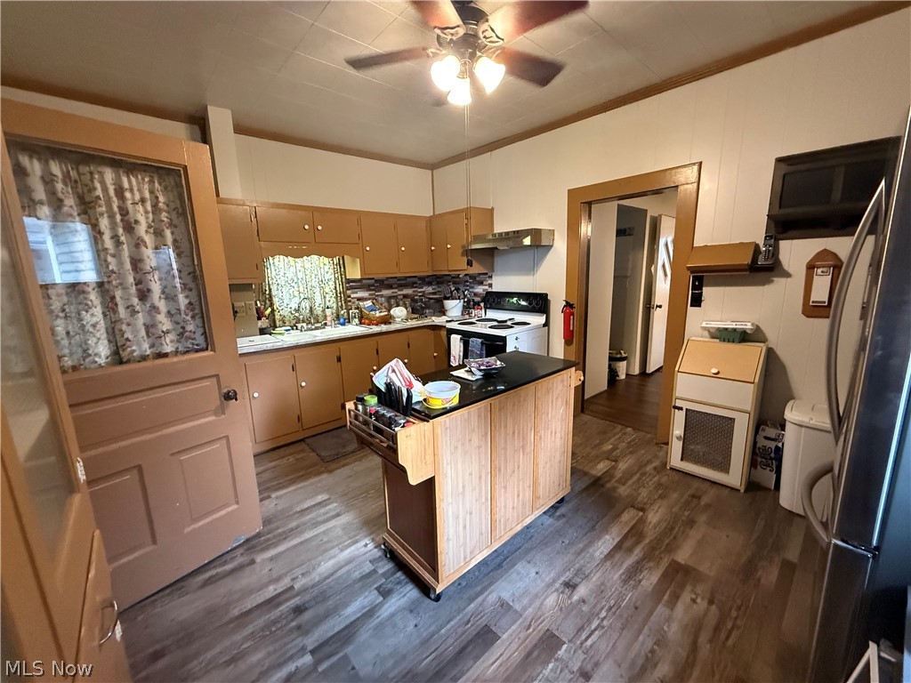 839 Locust Street Property Photo 5
