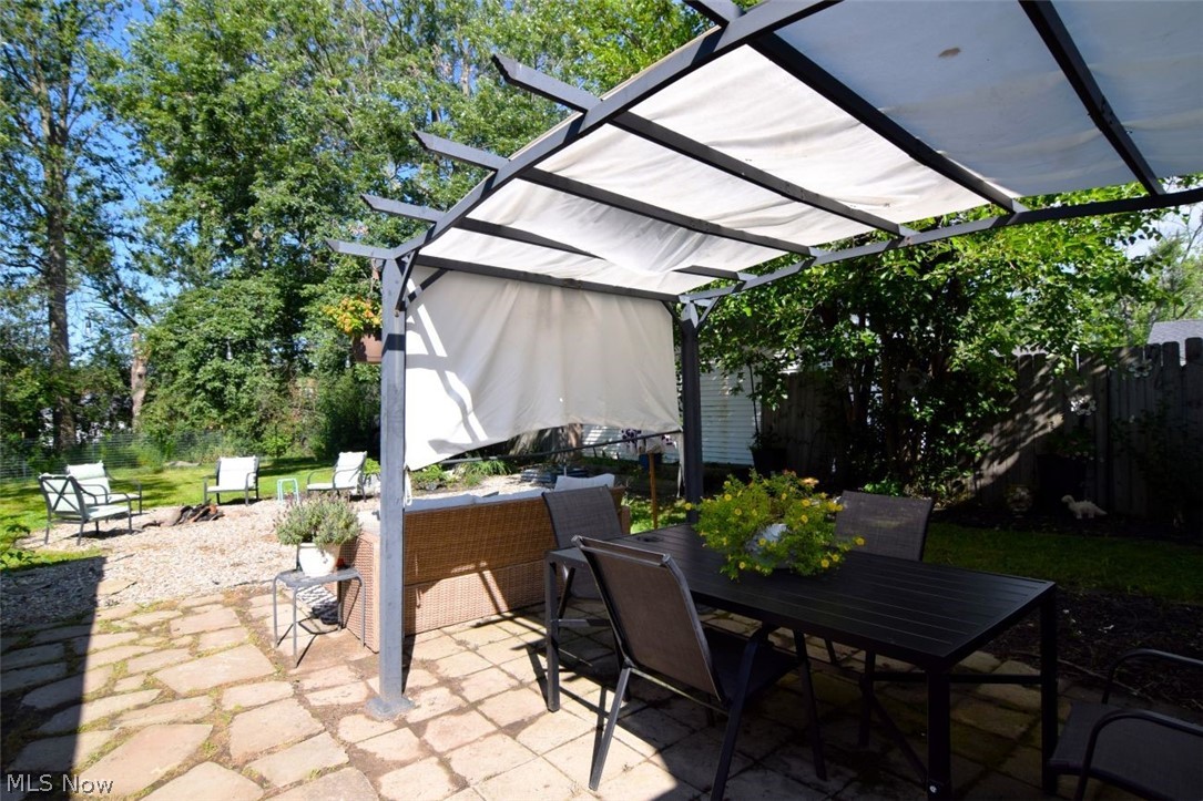 696 High Street Property Photo 28