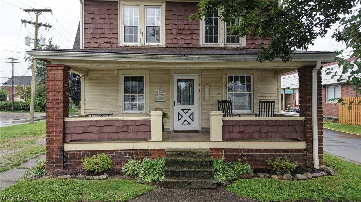 121 2nd Street Se Property Photo 4