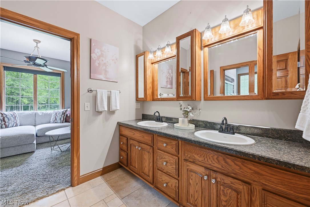 5560 Oak Hill Drive Property Photo 16