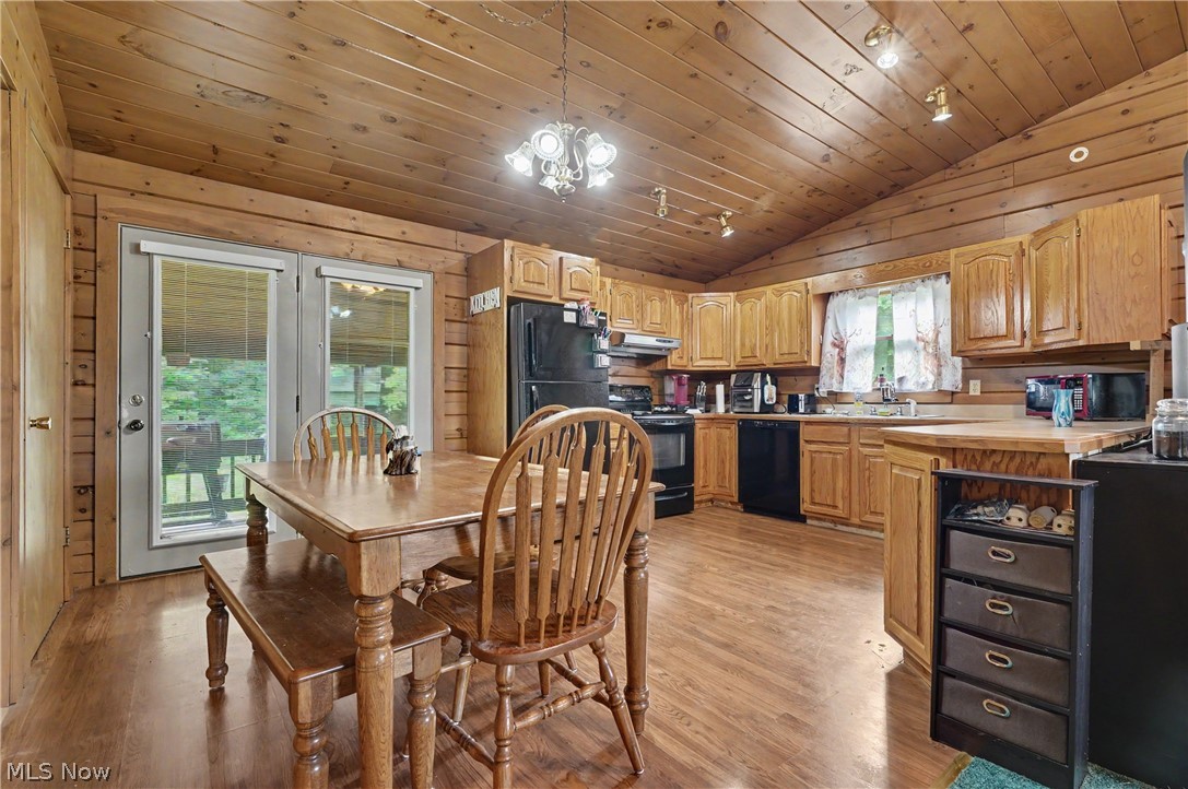 6092 Warren Road Property Photo 5