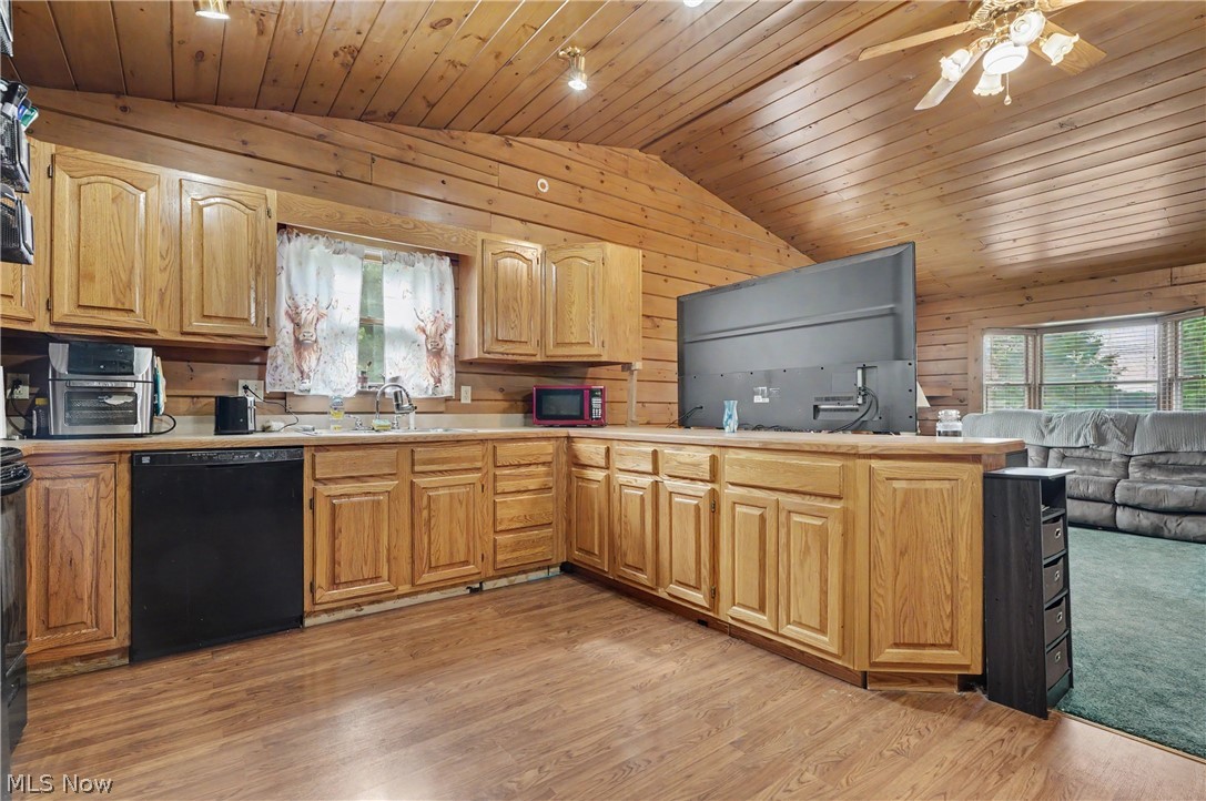6092 Warren Road Property Photo 6
