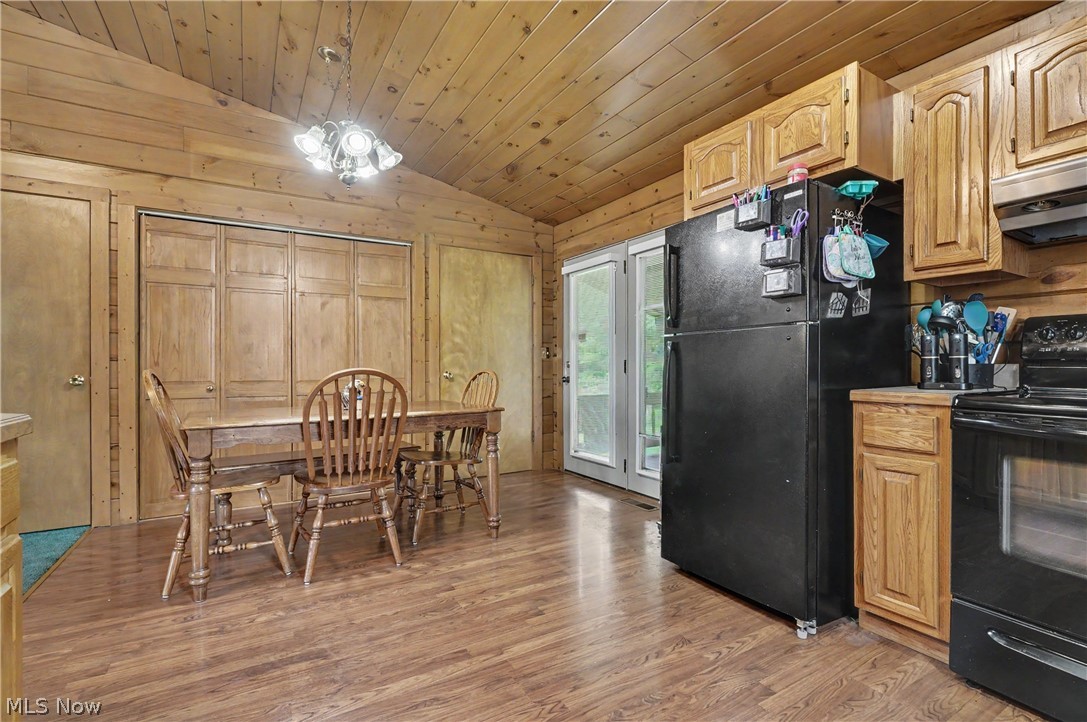 6092 Warren Road Property Photo 9