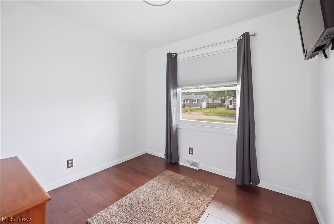 723 Dresden Drive Property Photo 16