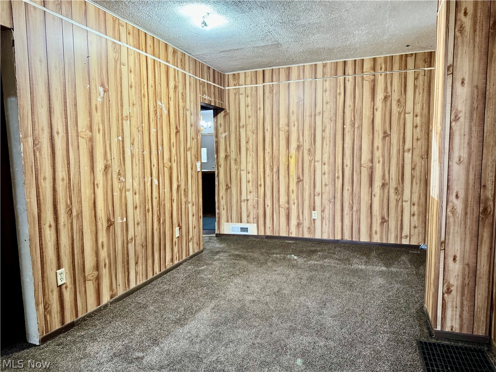543 E Buchtel Avenue Property Photo 6