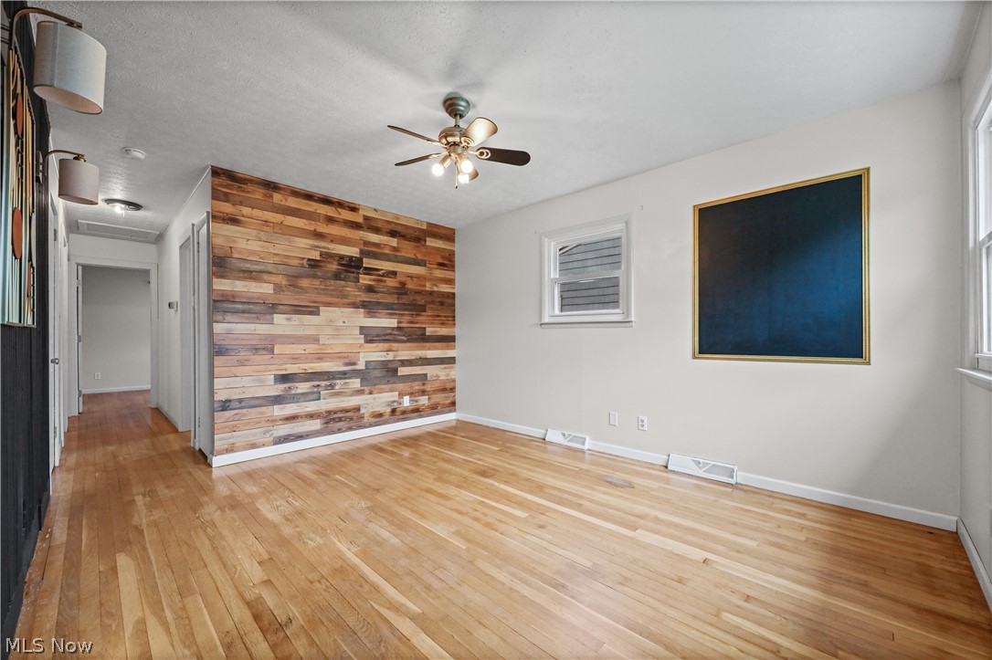 138 Thorlone Avenue Property Photo 4