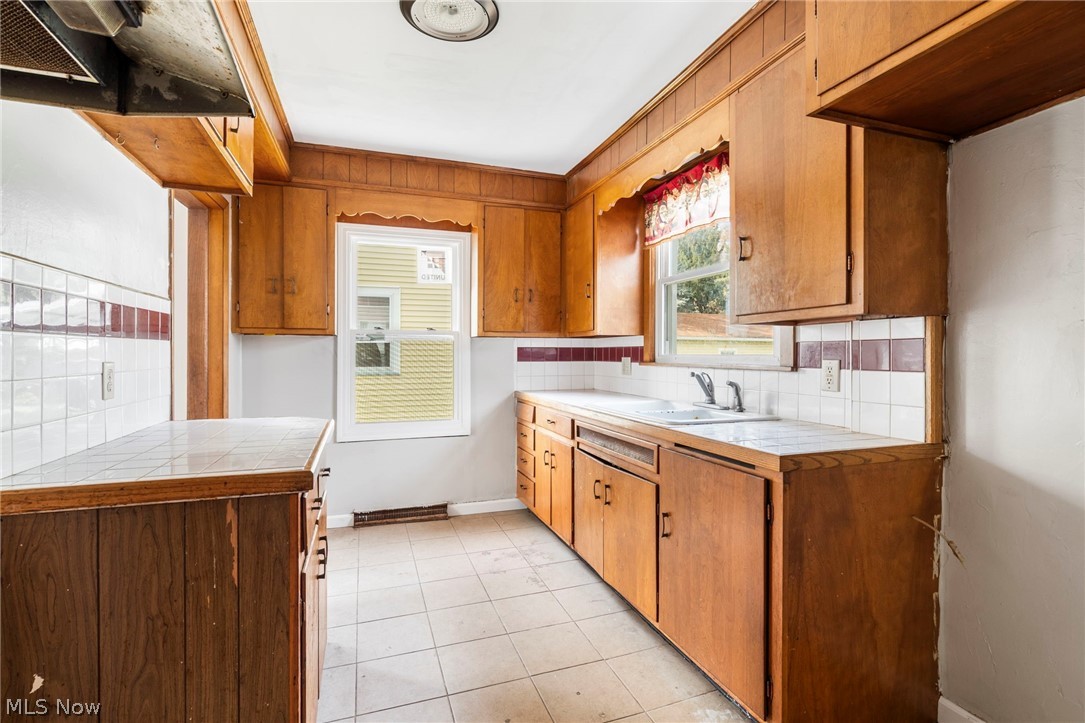 834 Devine Street Property Photo 15
