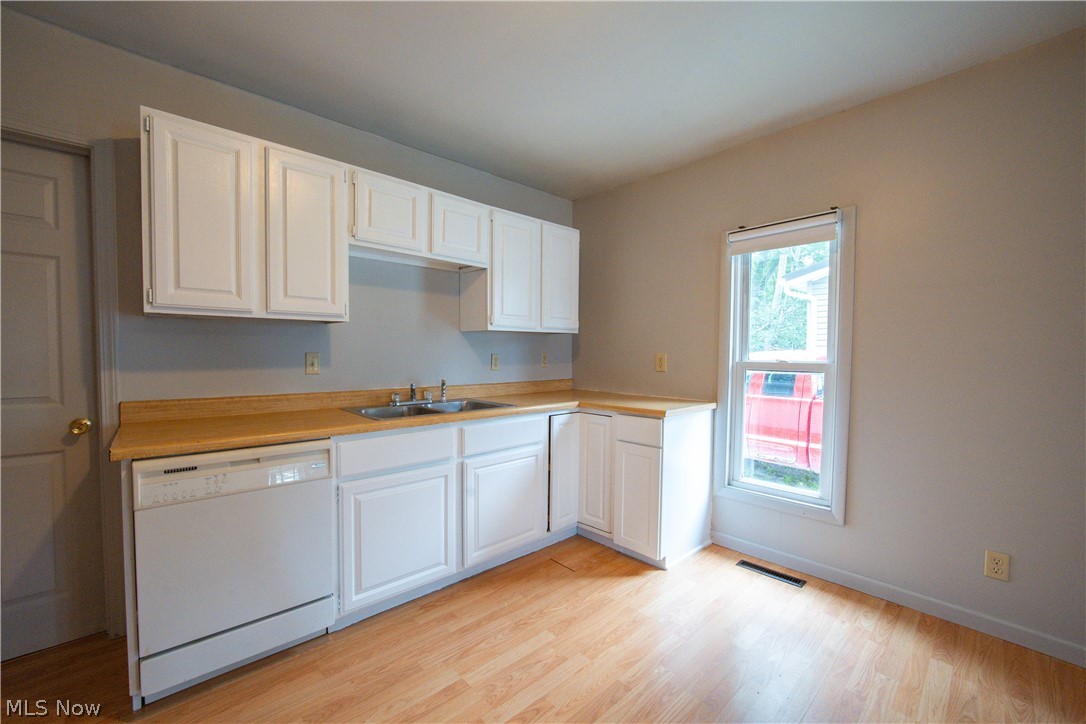 126 Willis Avenue Property Photo 4