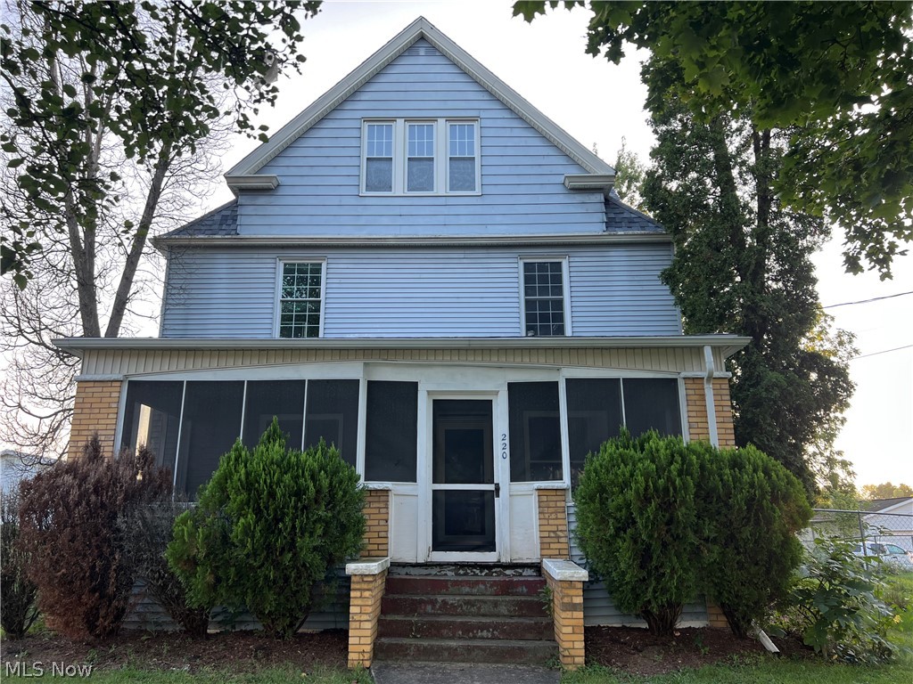 220 S Main Street Property Photo 1