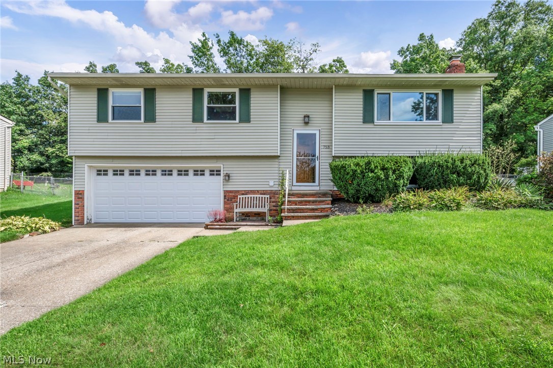 753 Poplar Drive Property Photo 1