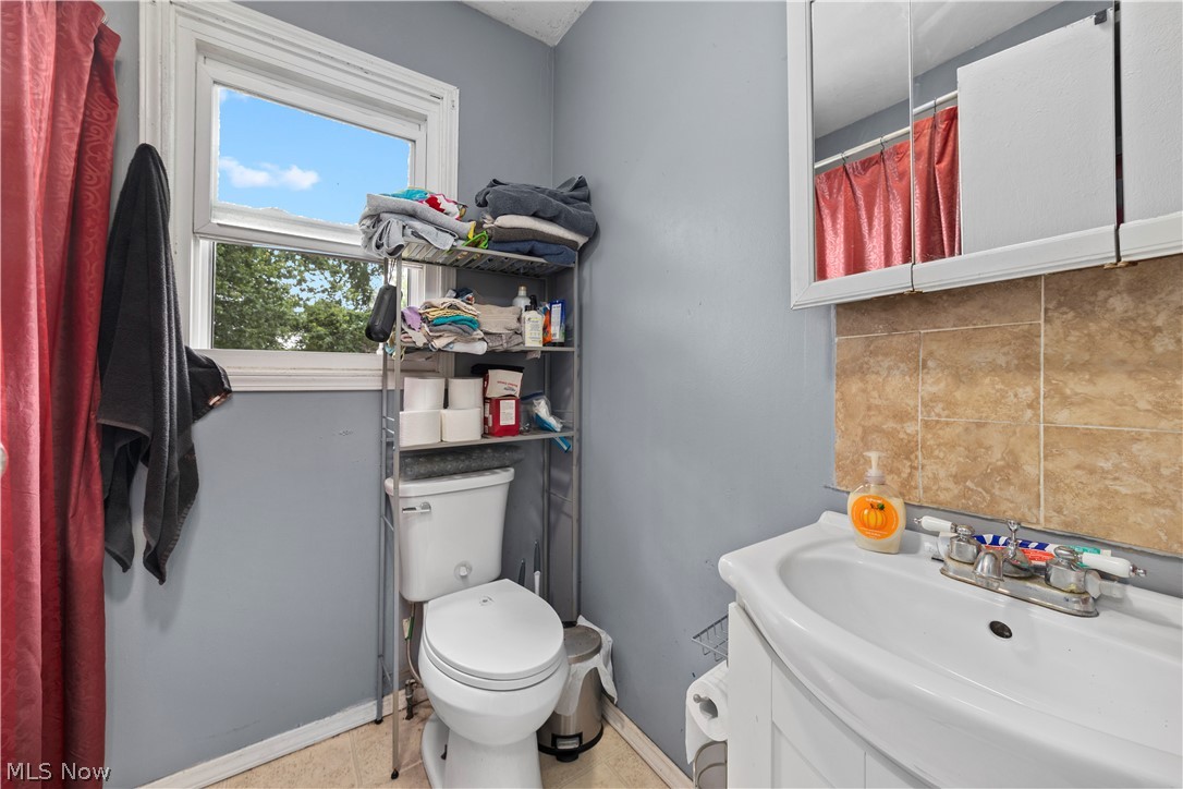 1674 E 32nd Street Property Photo 16