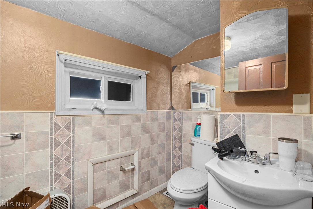 1674 E 32nd Street Property Photo 19