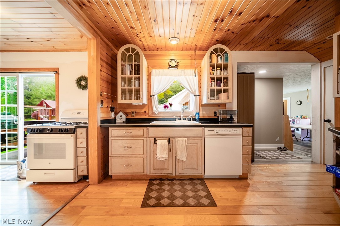 357 State Road Property Photo 14