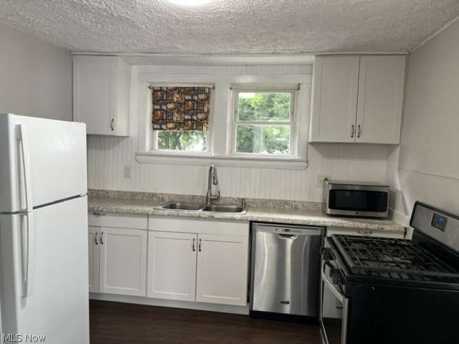 382 Kling Street Property Photo 4