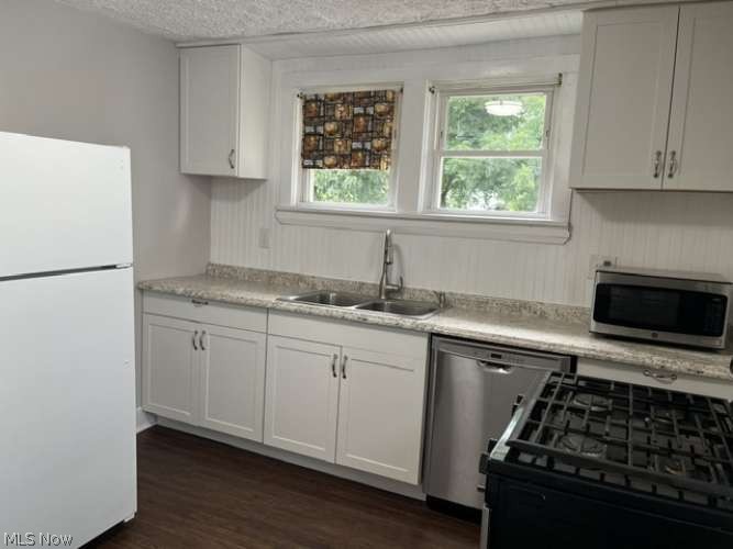 382 Kling Street Property Photo 5