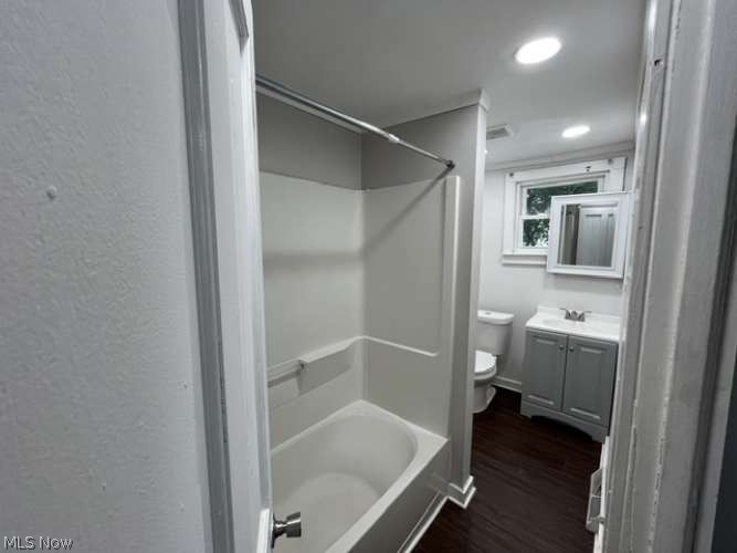 382 Kling Street Property Photo 6